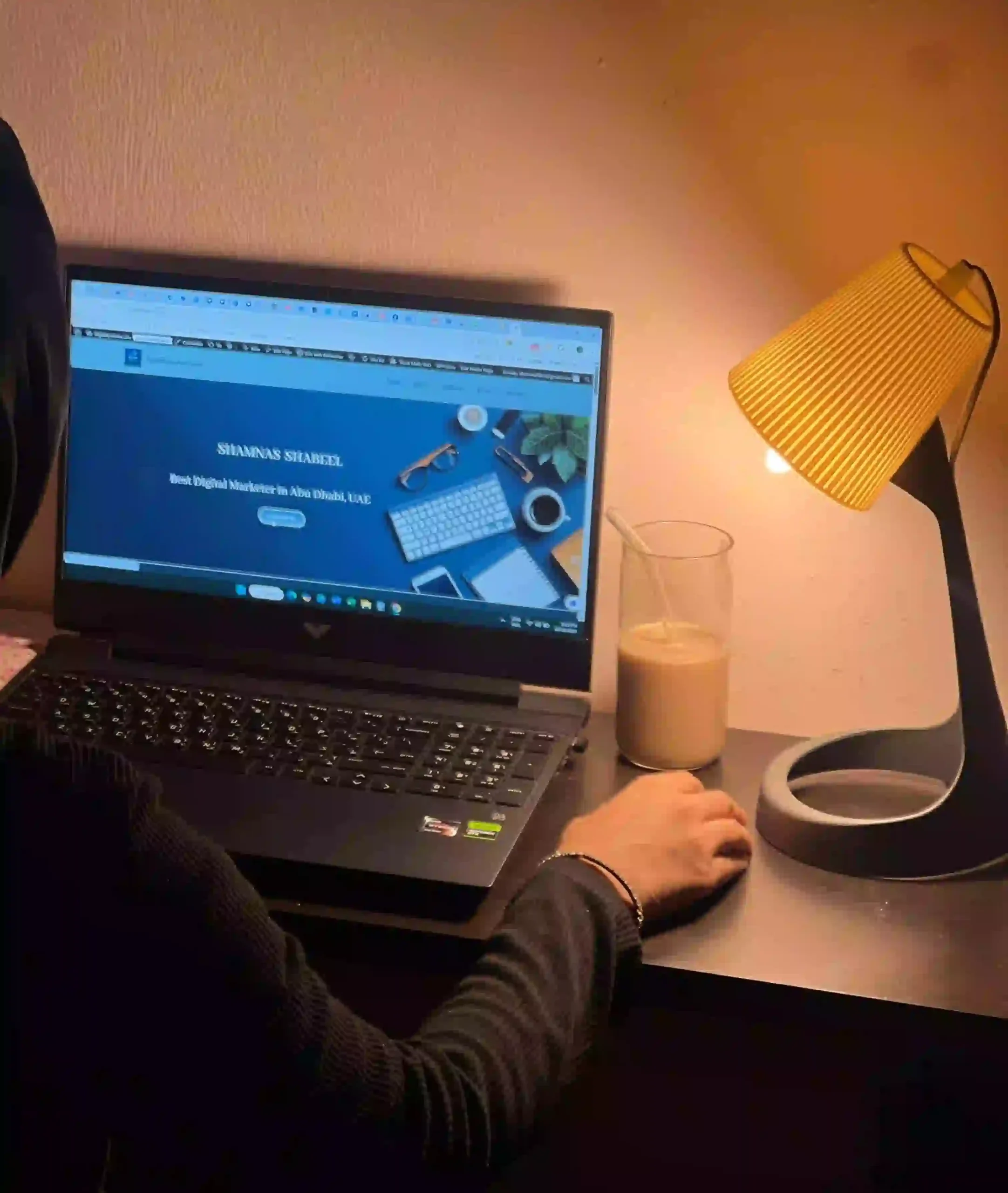 girl with laptop best digital marketer in Abudhabi